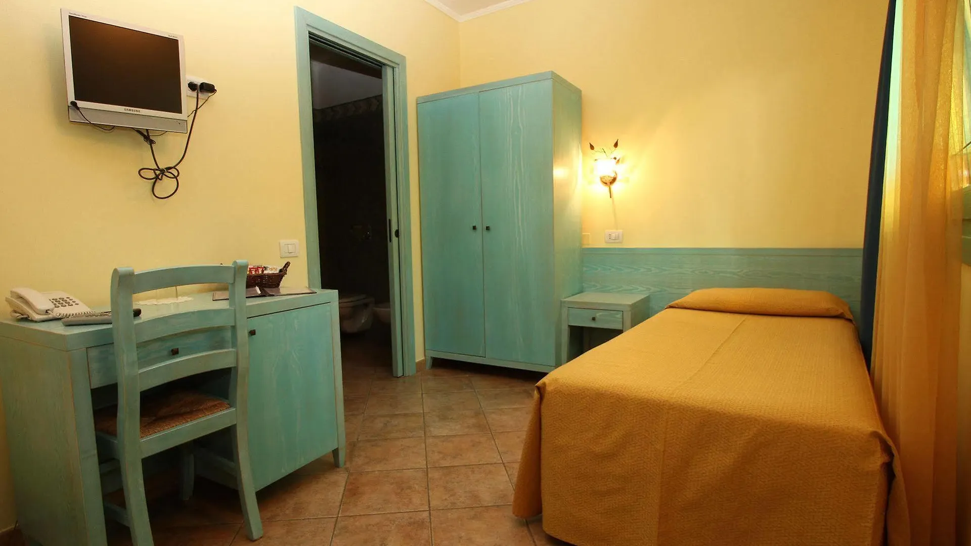 Hotel Del Corso Pula 4*,  Italia